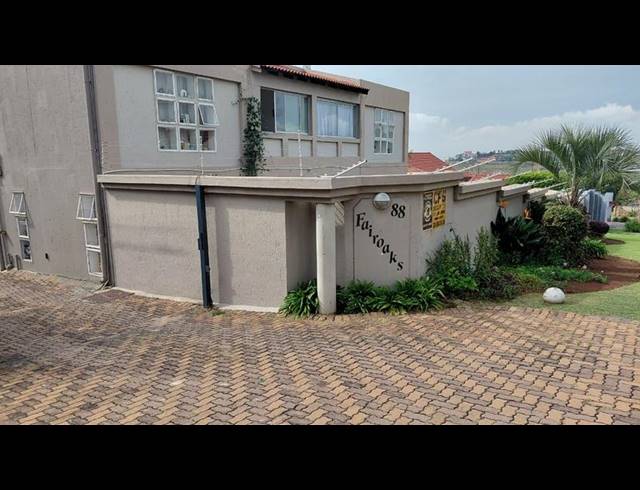 2 BEDROOM TOWNHOUSE FOR SALE IN OAKDENE